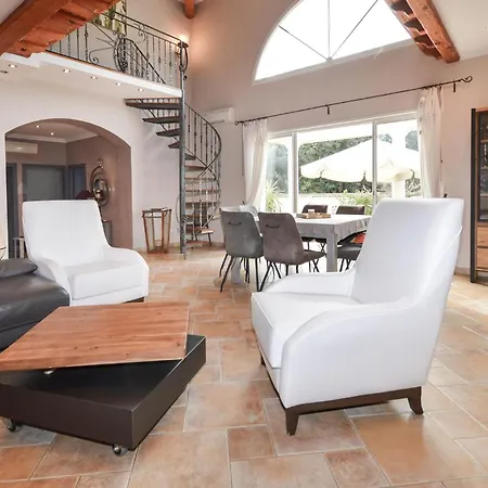 Holiday home Beautiful In Florent *